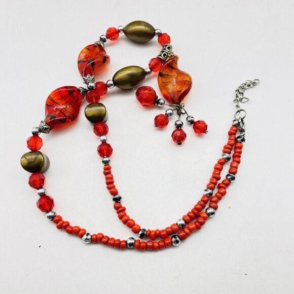 Red Beaded Necklace Mixed Beads Glass Acrylic Gold Tone Accents Boho Y Drop - Picture 4 of 6